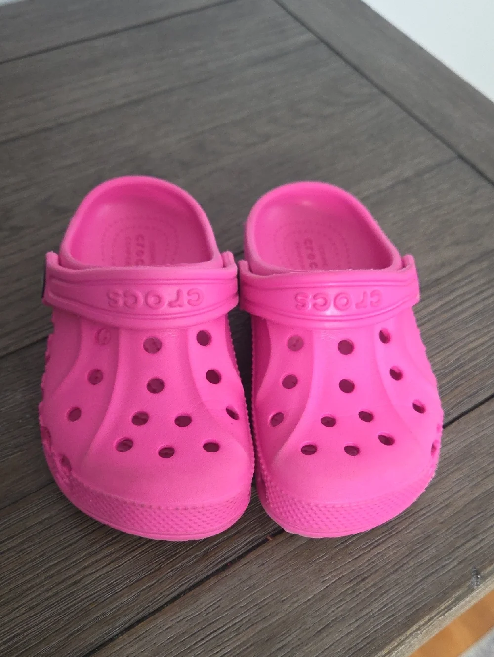 CROCS Kids Classic Clog in Bright Pink